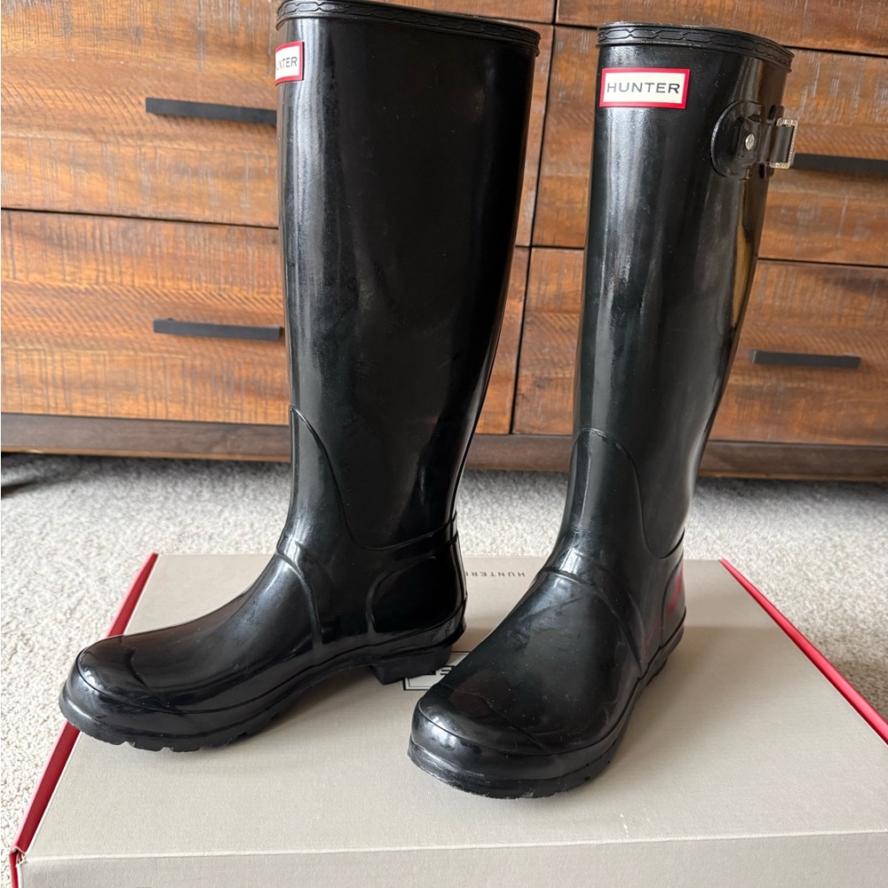 Hunter Tall Gloss Women’s Rain boots- Size 7